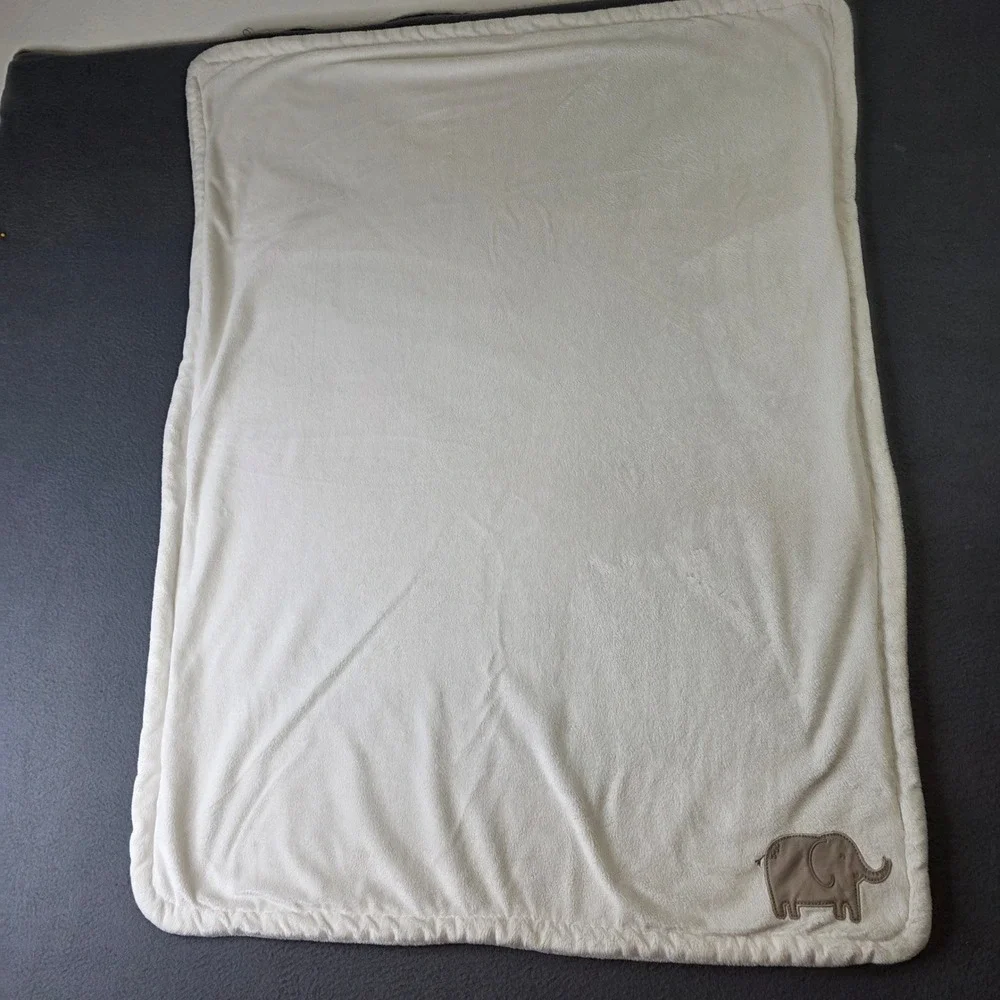 Carter's White Plush Gray Elephant Applique Plush Baby Blanket CAR19669-IGP